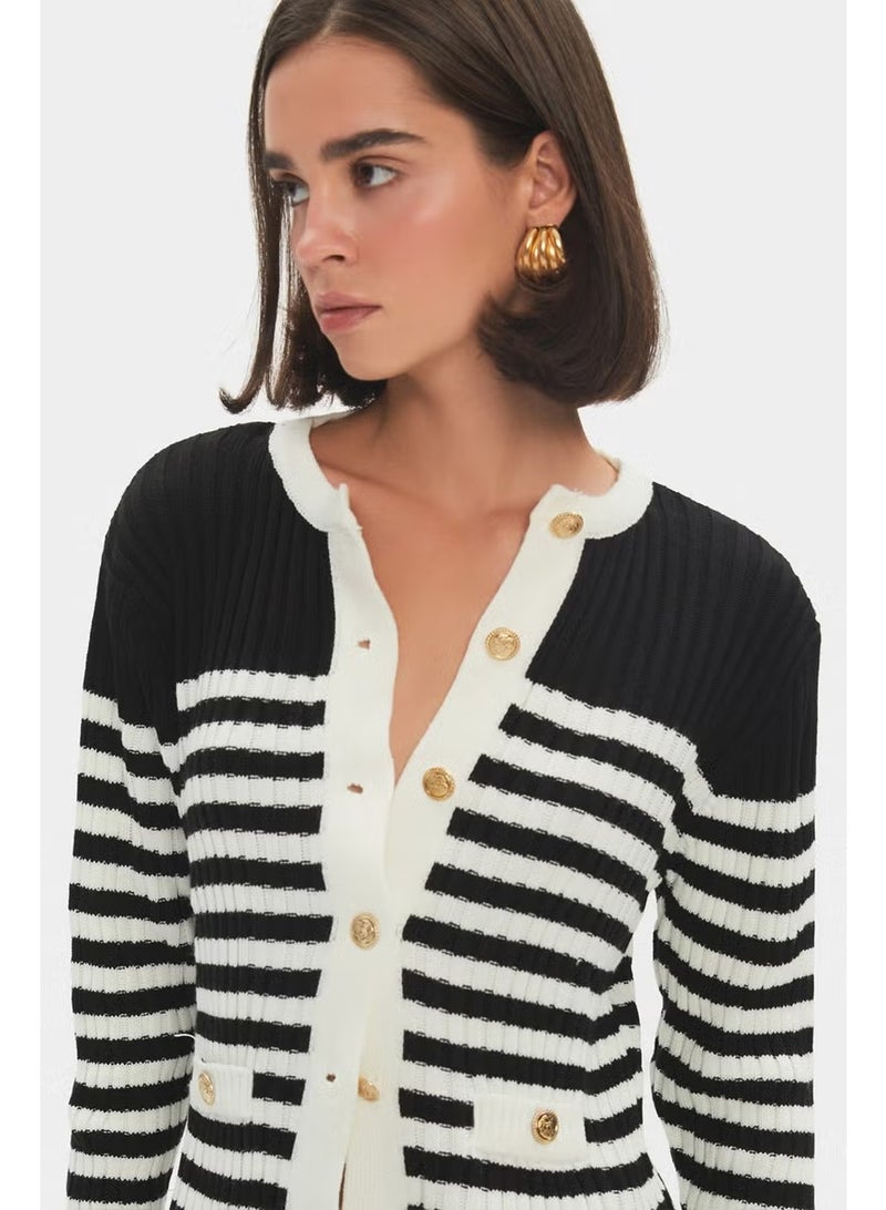 JUNE Women's Gold Button Detailed Ribbed Cardigan - Image 3